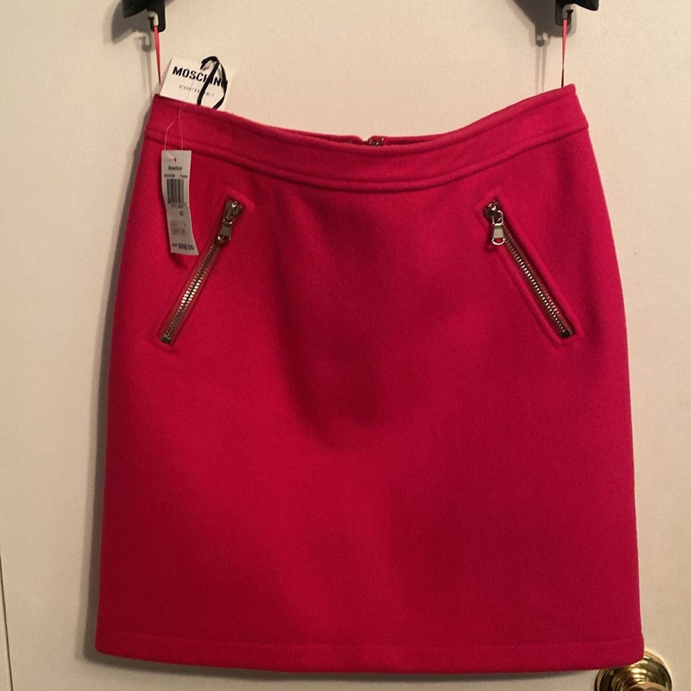 NWT Moschino couture fuchsia short skirt size 42. USA 8. Original retail $695🎉🤭